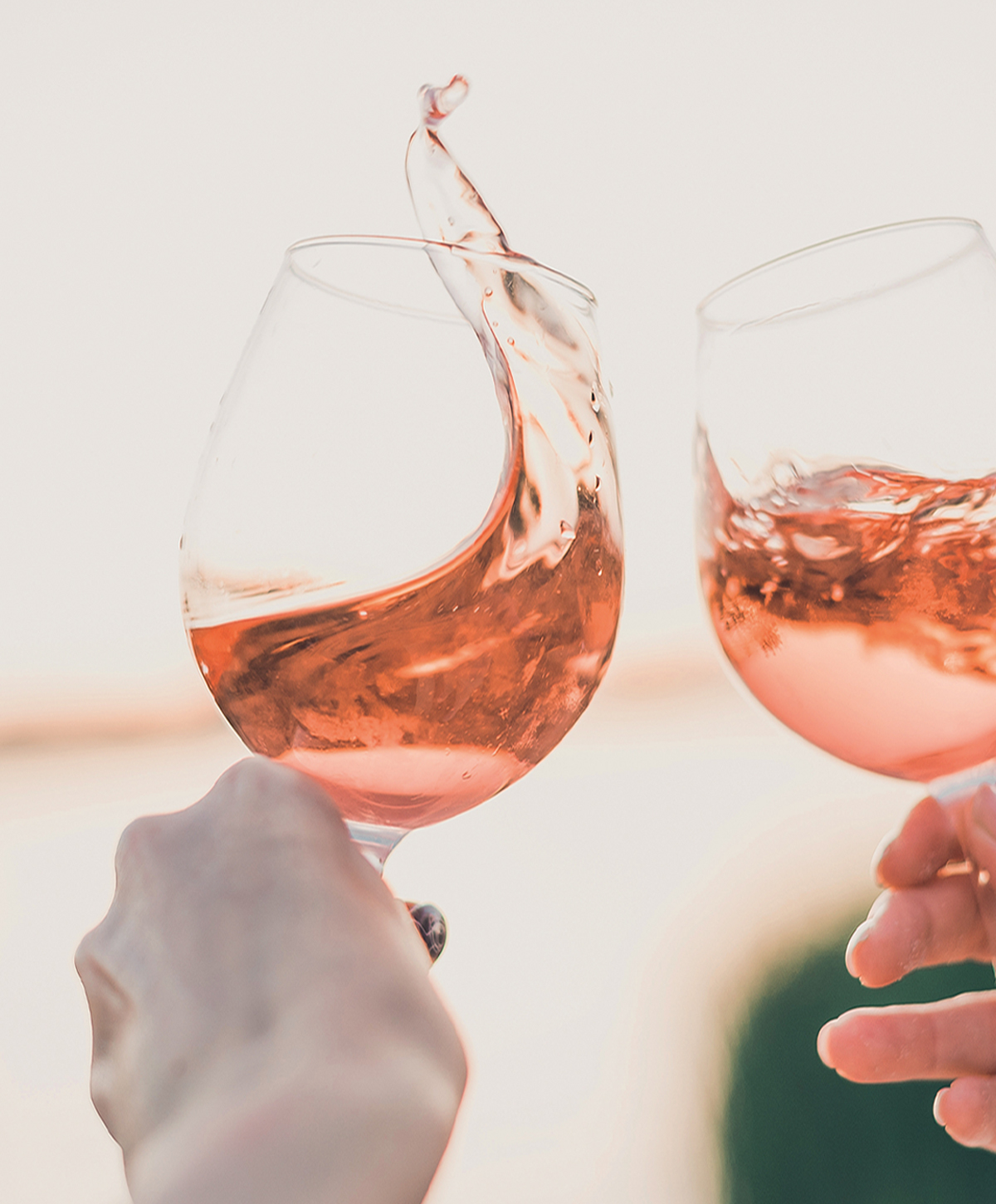 Lasciate che ad accompagnare la vostra cena ci sia uno dei nostri gustosi Vini Rosati al Ristorante Lido delle Sirene a Torre Lapillo